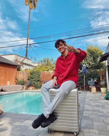 Tencel Soho Shirt in red worn by Zak Abel on his Instagram account @zakabel