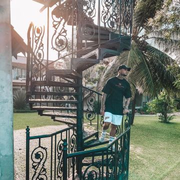 La camiseta de manga corta con estampado BB Balenciaga de Thibault García en su cuenta de Instagram @thibaultgarcia