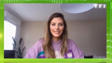 The hoody screen-printed cotton parma of Camille Cerf in the Show Must Go Home the 25.04.2020