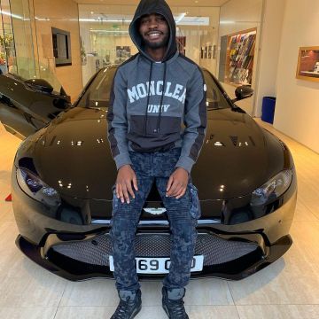 The sweatshirt hoody Moncler Univ worn by David Omoregie on his account Instagram @santandave 