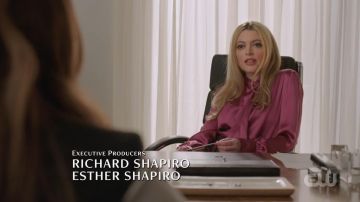 Gucci Pourpre Chemisier porté par Brooke Whitman dans Dynastie (S03E18)