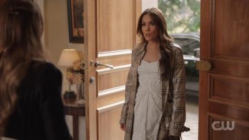 Jason Wu Robe Blanche portée par Cristal Carrington (Daniella Alonso) comme on le voit dans la Dynastie (S03E18)