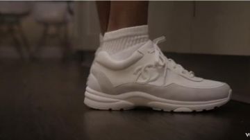 Chanel White Leather & Suede Sneakers usado por Lil Baby en su All In (Video Musical Oficial)