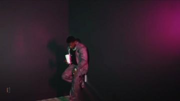 Off-White Spot Imprimer Pantalon de survêtement porté par YFN Lucci dans son Covid 19 (official Music Video)
