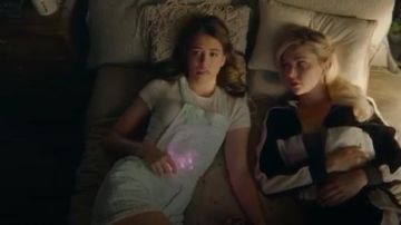 Seer­suck­er Short Over­alls worn by Josie Saltzman (Kaylee Bryant) in Legacies Season 2 Episode 1