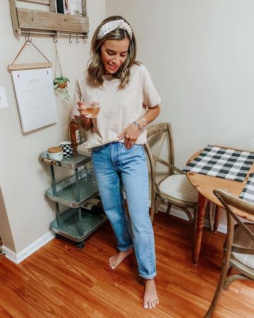 Baggy Jean Bleu de Kate sur l'Instagram account @pinesandpalms3