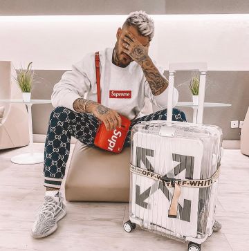 El par de Yeezy Boost 350 V2 Zebra que lleva Thibault García en su cuenta de Instagram @thibaultgarcia