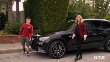 Contrast Collar Shirt worn by Jen Harding (Christina Applegate) in Dead to Me Season 2 Episode 1