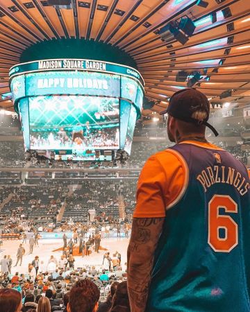 The Nike jersey New York Knicks worn by Thibault Garcia on his account Instagram @thibaultgarcia