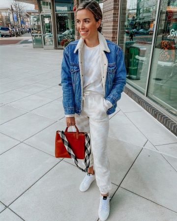 Pantalones de chándal retro de Kate en la cuenta de Instagram @pinesandpalms3