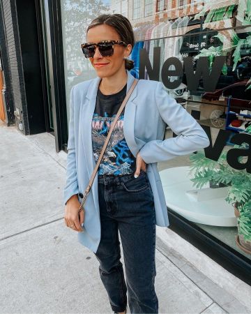 Bdg Noir Mom Jean de Kate sur l'Instagram account @pinesandpalms3