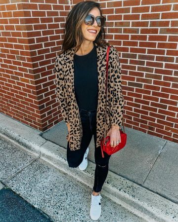 Steve madden Braden Sneak­er of Grace on the Instagram account @pinesandpalms3