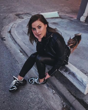 La paire de Louis Vuitton Archlight Trainer Black White portée par Emy Ltr sur son compte Instagram @emy_ltr