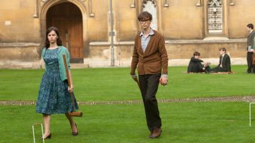Vestido estampado usado por Jane Hawking (Felicity Jones) como se ve en La teoría del todo