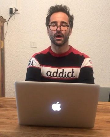 Le pull bleu rouge et blanc Fusalp "Addict" porté par Florent Peyre sur son compte Instagram @flopeyre