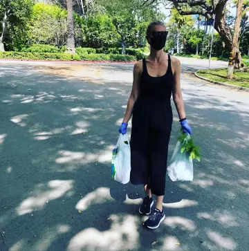 Le débardeur noir de Gwyneth Paltrow sur son compte Instagram @gwynethpaltrow