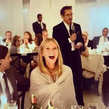 Le châle argenté de Gwyneth Paltrow sur son compte Instagram @gwynethpaltrow