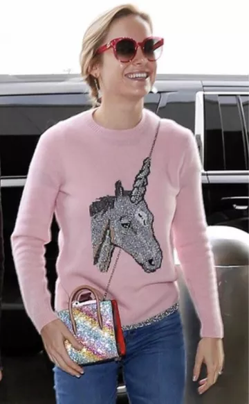The sweater pink Unicorn worn by Brie Larson on the account Instagram of @brielarson_closet