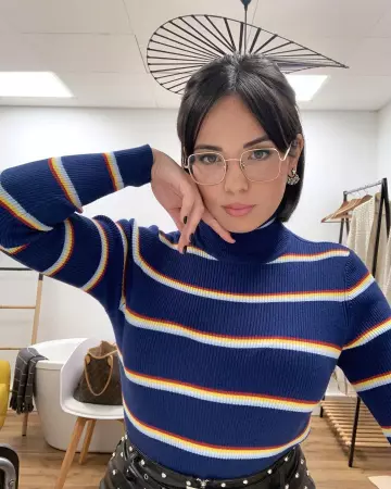 Le pull rayé col montant Wrangler de Agathe Auproux sur son compte Instagram @agatheauproux
