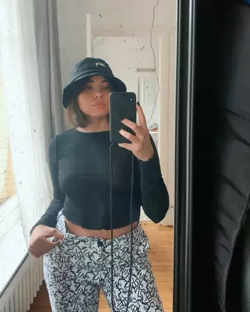 Le bob Stüssy de Agathe Auproux sur son compte Instagram @agatheauproux