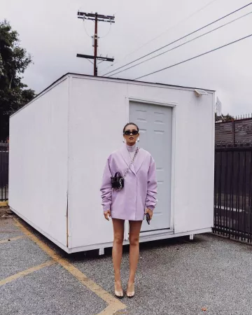 Gianvito Rossi Kourtney Leather PVC Slingback Pumps of Shay Mitchell en la cuenta de Instagram @shaymitchell 27 de abril de 2020