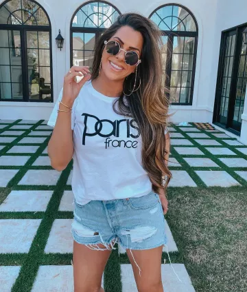 Ray-ban Sun­glass­es of   Emily on the Instagram account @emilyanngemma