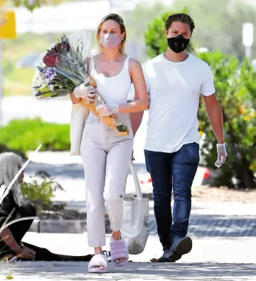 Junior High Make Space Tote worn by Brie Larson Los Angeles April 26, 2020