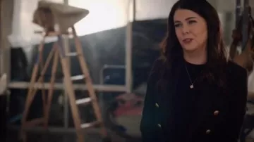 Dou­ble Breast­ed Blaz­er worn by Joan (Lauren Graham) in Zoey's Extraordinary Playlist Season 1 Episode 11