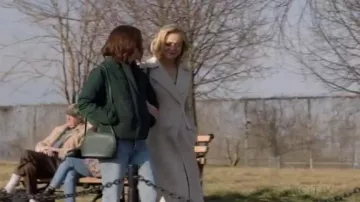 Blue Straight Jeans usados por Cara Bloom (Violett Beane) en God Friended Me Temporada 2 Episodio 21