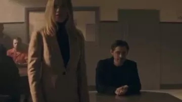 Camel Blazer porté par Ainsley Whitly (Halston Sage) dans le Fils Prodigue de la Saison 1, Épisode 20