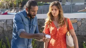 The denim shirt worn by Jeremy (Loup-Denis Elion) in Meetings (Season 1 Épside 4)