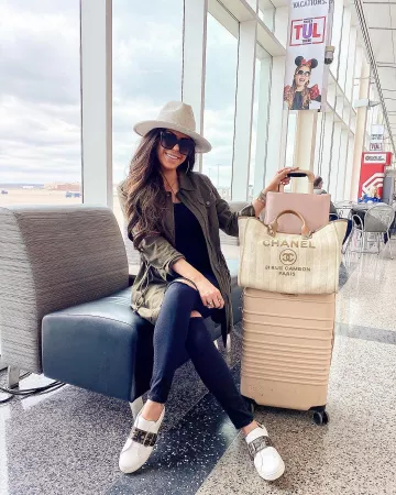 Falta de color Gris Mack Hat de Emily en la cuenta de Instagram @emilyanngemma