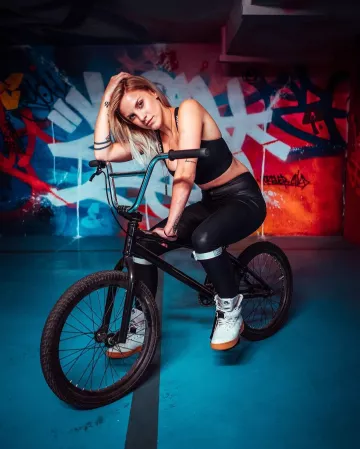El par de Nike Air Force 1 Hi Se Phantom Fantome que lleva Emy Ltr en su cuenta de Instagram @emy_ltr