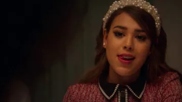 Le bandeau en perles porté par Lu (Danna Paola) dans la série Elite (Saison 2 Épisode 8)