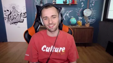 Le t-shirt rouge Heron Preston porté par Squeezie dans sa vidéo Leurs occupations sont mieux que les nôtres
