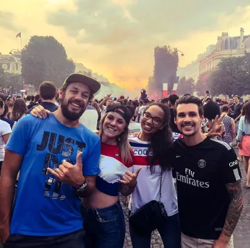 The t-shirt Le Coq Sportif red blue white worn by Emy Ltr on his account Instagram @emy_ltr