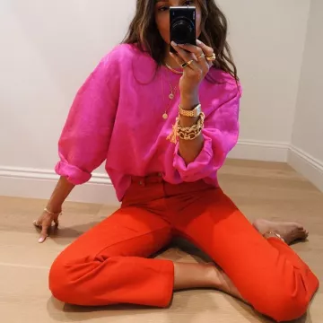 Le jean orange porté par Julie Sariñana sur son compte Instagram @sincerelyjules 