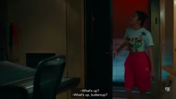 Nike Air Jordan Jumpman Shorts usados por Emma (Christine Ko) como se ve en DAVE (S01E07)
