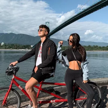 La chaqueta bomber de Harry Jowsey en su cuenta de Instagram @harryjowsey