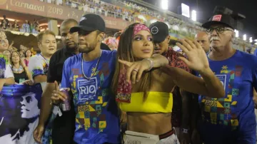 Top bandeau amarillo usado por Anitta en el Carnaval neymar hits