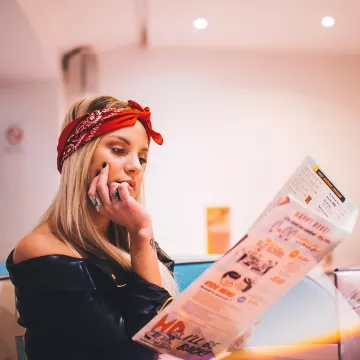 Le bandana rouge porté par Emy Ltr sur son compte Instagram @emy_ltr
