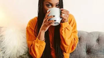 Orange Hoodie, portés par Rachel Lindsay dans La Bachelorette