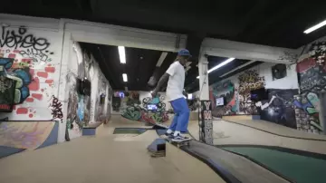 Vans Old Skool de Base Classiques, Marine/Blanc porté par Lil Wayne dans son Piano Piège et Pas Moi (official Music Video)