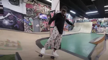 Balenciaga Lo­go Em­broi­dered Brim Black Hat worn by Lil Wayne in his Piano Trap & Not Me (Official Music Video)