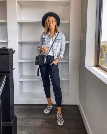 Vans Slip-On Sneakers de Lee Anne Benjamin en la cuenta de Instagram @leeannebenjamin