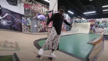 Vans Heel Lo­go Print White 'SK8-Hi Tum­ble' Sneak­ers worn by Lil Wayne in his Piano Trap & Not Me (Official Music Video)