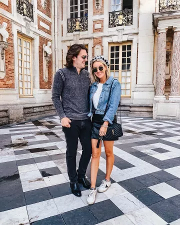 Po­lar­ized Round Sun­glass­es of Lee Anne Benjamin on the Instagram account @leeannebenjamin