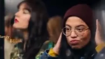 Les lunettes rondes argentés de Nour (Melha Bedia) dans Forte