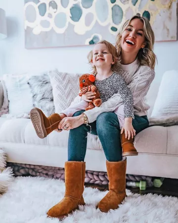 Ugg Koola Tall Boots de Lee Anne Benjamin en la cuenta de Instagram @leeannebenjamin