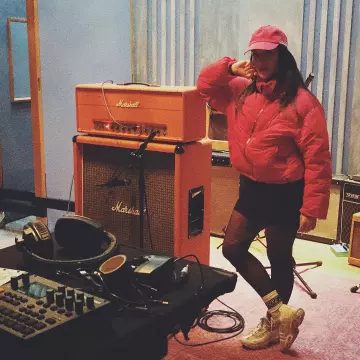 La paire de Nike Air Max 95 portée par Maïcee sur son compte Instagram @maiceemusic